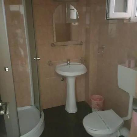 בית הארחה House 1 2*