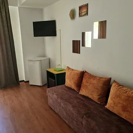 Πανσιόν House 1 2*