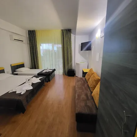 House 1 אפורי נורד