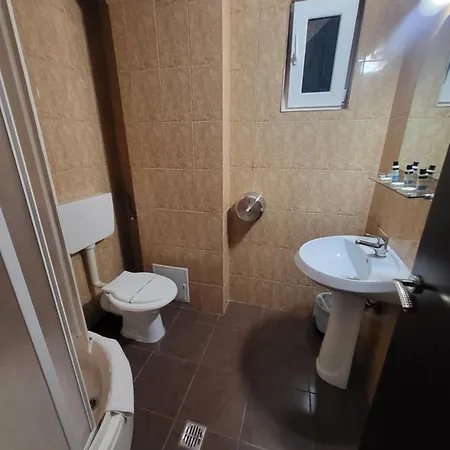 House 1 Πανσιόν 2*