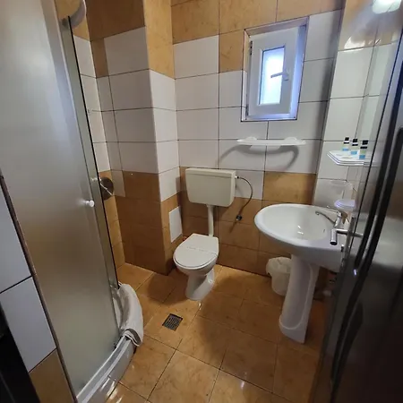 House 1 Πανσιόν 2*