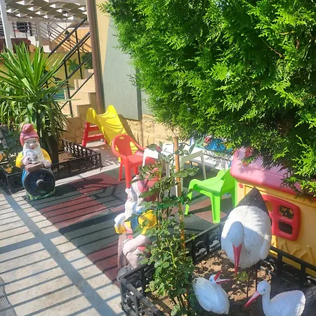 House 1 2* אפורי נורד