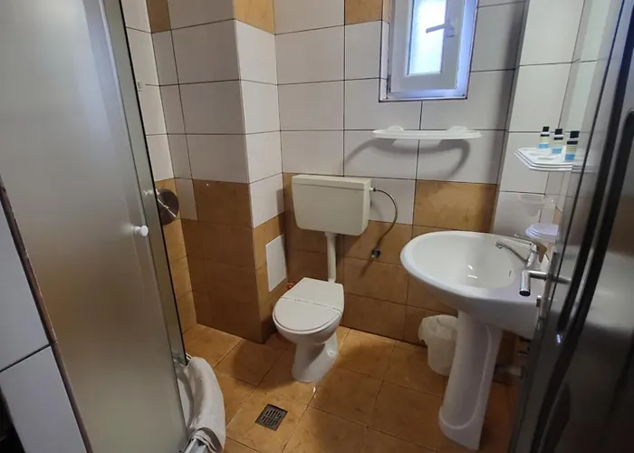 House 1 ゲストハウス 2*